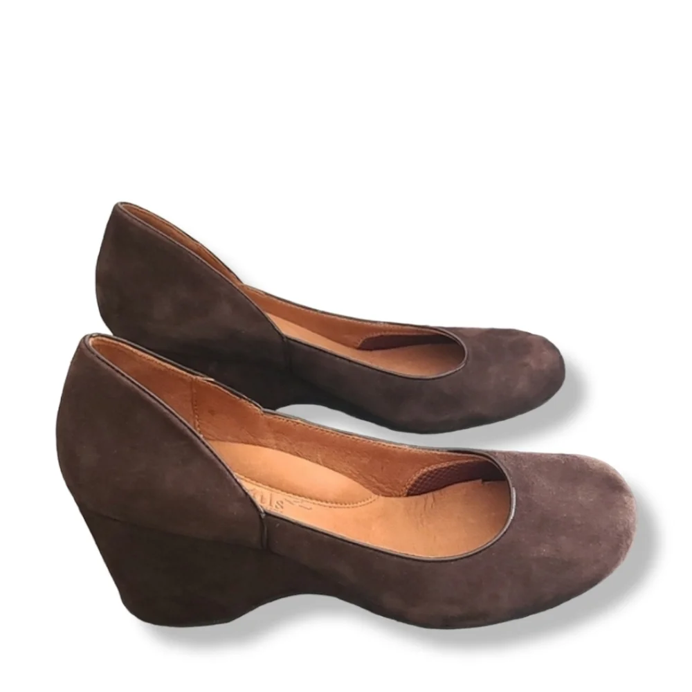 GENTLE SOULS KENNETH COLE Brown Suede Wedges 9 Wedge Heels Ridge Amaru
